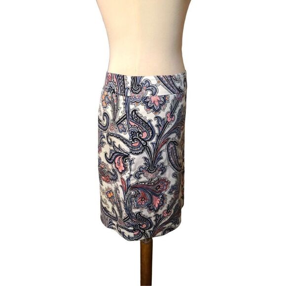 Loft Ann Taylor Paisley on white petite fully lined mini skirt size 6P - Picture 3 of 14